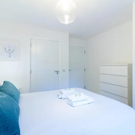Pass The Keys Light-Filled New Build 2Bd Apartment Apartment *