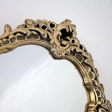 Ideal Location With Free On-site Private Parking شقة