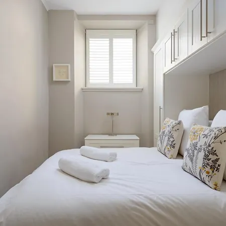 The Rose Street Retreat By Calton Living Apartmán *