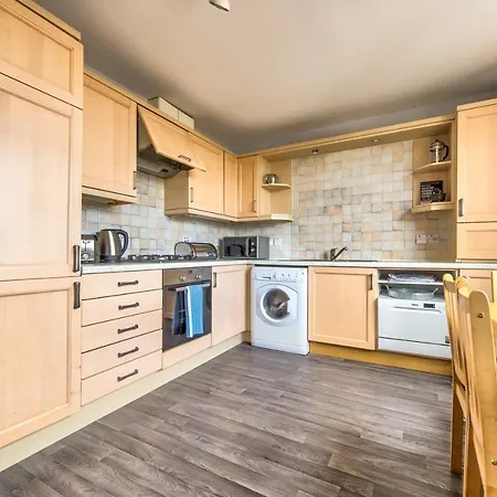 Altido Gorgeous 2br City Centre Apt With Parking Apartment