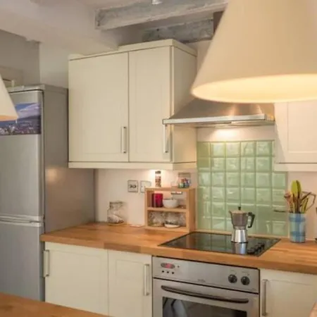 Apartment Guestready - Bright Airy Flat With River Views Free Parking - Sleeps 4