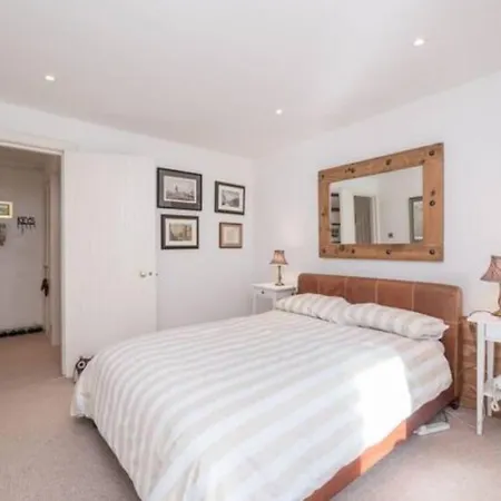 Guestready - Bright Airy Flat With River Views Free Parking - Sleeps 4 Apartment Edinburgh