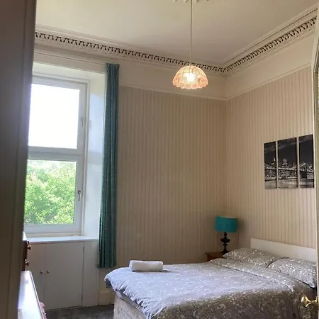 Victorian 3 Bedroom With Free Parking And Private Garden * Edinburgh