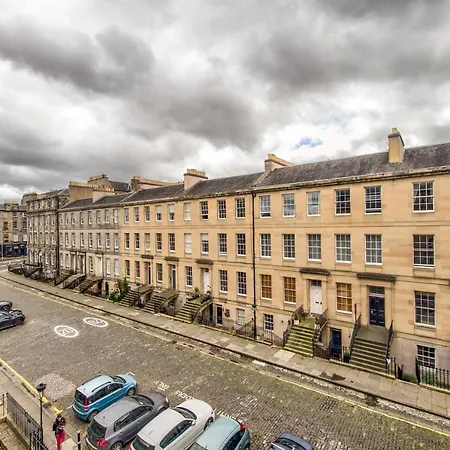 Apartment Altido Gorgeous 2br City Centre Apt With Parking *