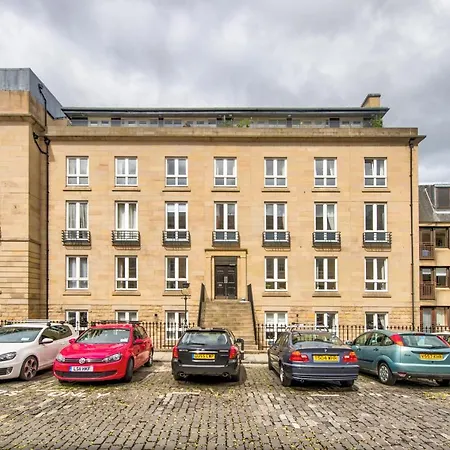 Apartment Altido Gorgeous 2br City Centre Apt With Parking