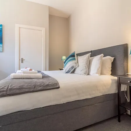 Pass The Keys Spacious And Homely Flat On The Royal Mile Daire