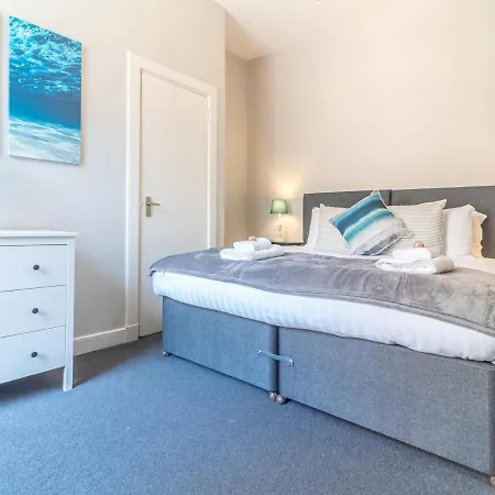 Pass The Keys Spacious And Homely Flat On The Royal Mile דירה אדינבורו