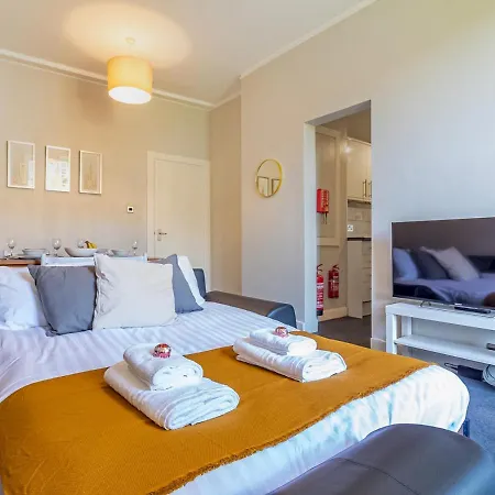 Pass The Keys Spacious And Homely Flat On The Royal Mile Daire Edinburgh