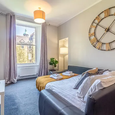 Pass The Keys Spacious And Homely Flat On The Royal Mile אדינבורו
