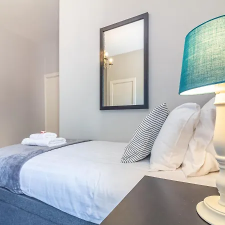 Daire Pass The Keys Spacious And Homely Flat On The Royal Mile