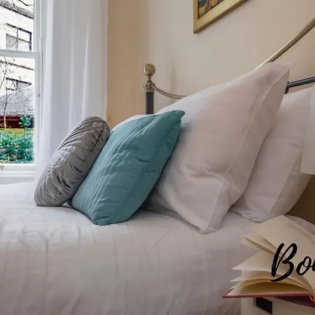 Georgian West End Main Door 2br-1ba, Near Eicc By Bonjour Residences *