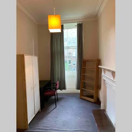 Lovely And Spacious 5 Bed Flat In Marchmont. * Edinburgh