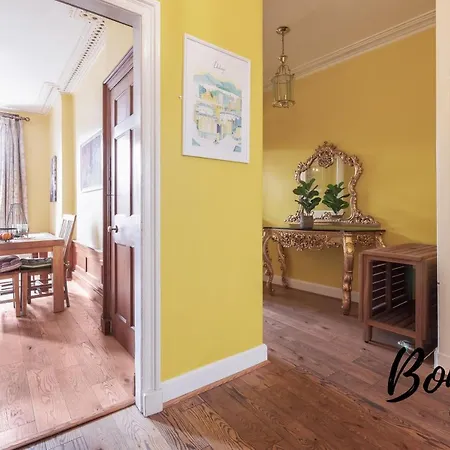 Georgian West End Main Door 2br-1ba, Near Eicc By Bonjour Residences شقة *