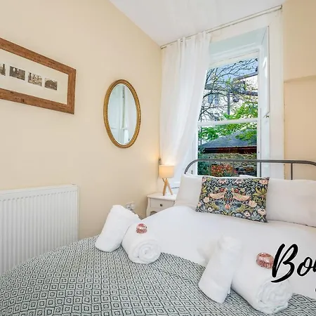 Georgian West End Main Door 2br-1ba, Near Eicc By Bonjour Residences شقة إدنبرة