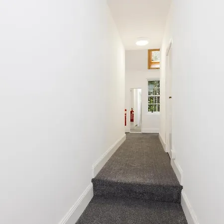 Joivy Beautiful Mews Near Princes Street *