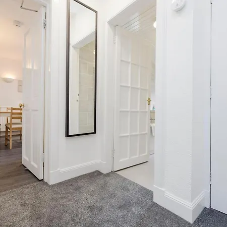 Joivy Beautiful Mews Near Princes Street Apartman