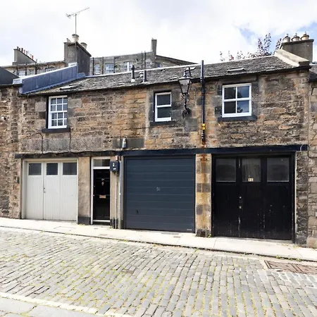 Joivy Beautiful Mews Near Princes Street