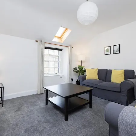 Joivy Beautiful Mews Near Princes Street