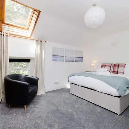 Joivy Beautiful Mews Near Princes Street Apartman