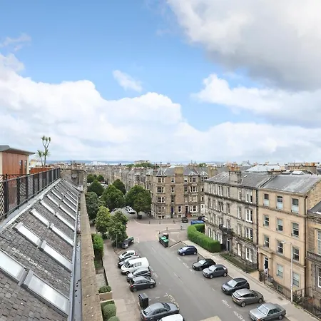 Joivy Spacious 2 Bed,2 Bath Flat, Free Parking And Rooftop Terrace شقة
