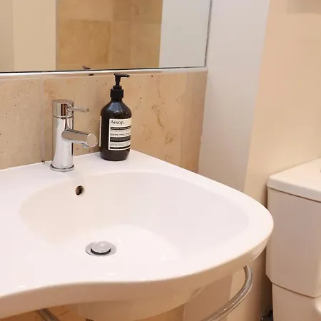 Joivy Spacious 2 Bed,2 Bath Flat, Free Parking And Rooftop Terrace Appartement Edinburgh