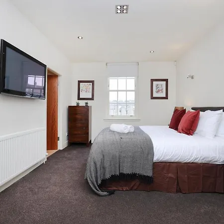 شقة Joivy Spacious 2 Bed,2 Bath Flat, Free Parking And Rooftop Terrace إدنبرة