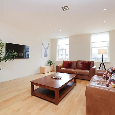 Joivy Spacious 2 Bed,2 Bath Flat, Free Parking And Rooftop Terrace דירה אדינבורו