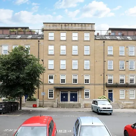Joivy Spacious 2 Bed,2 Bath Flat, Free Parking And Rooftop Terrace אדינבורו