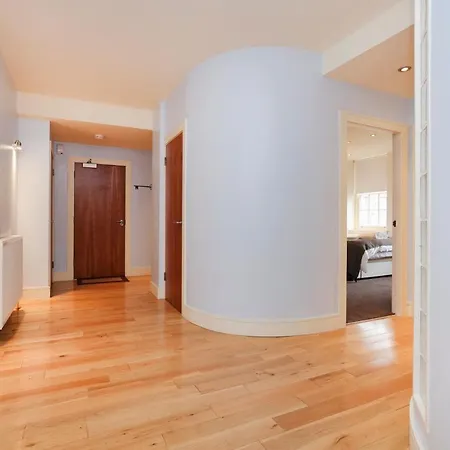 شقة Joivy Spacious 2 Bed,2 Bath Flat, Free Parking And Rooftop Terrace إدنبرة