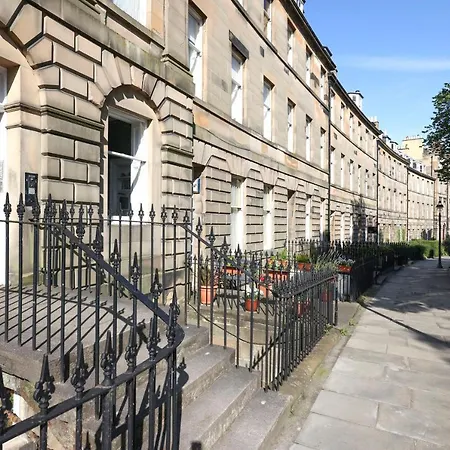 Joivy Fantastic New Town Flat With Shared Garden *