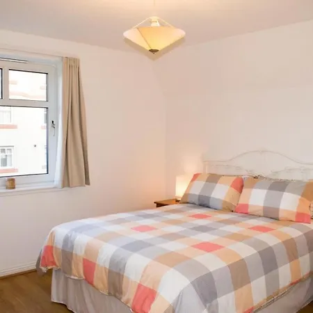 Peaceful 2 Bedroom Sleeps 5 Free Parking * Edinburgh
