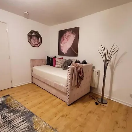 Sleeps 6 On Separate Beds, 4 Smart Tvs, Netflix דירה *