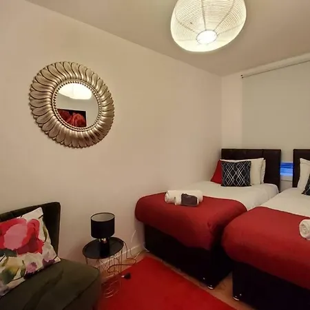 Sleeps 6 On Separate Beds, 4 Smart Tvs, Netflix דירה *