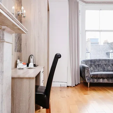Castle Street 3*
