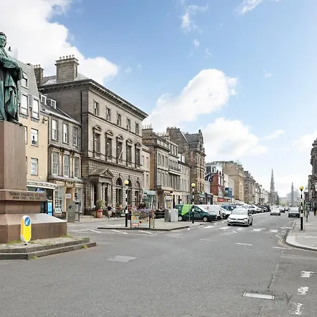 Castle Street 3*