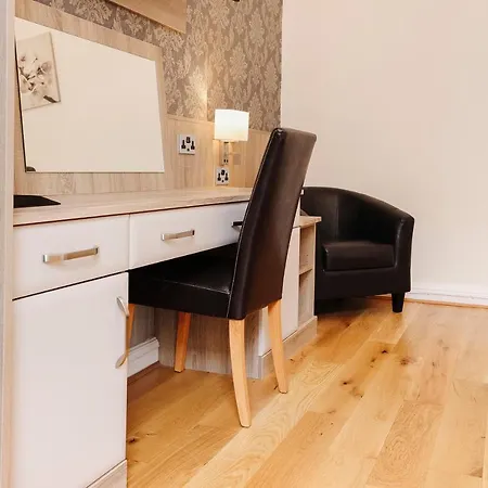 Castle Street 3*