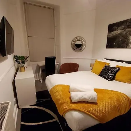 Leith Spectacular By Sensational Short Lets & Serviced With 6 Separate Beds & 2 Baths * Edinburgh