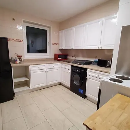 Sleeps 6 On Separate Beds, 4 Smart Tvs, Netflix *