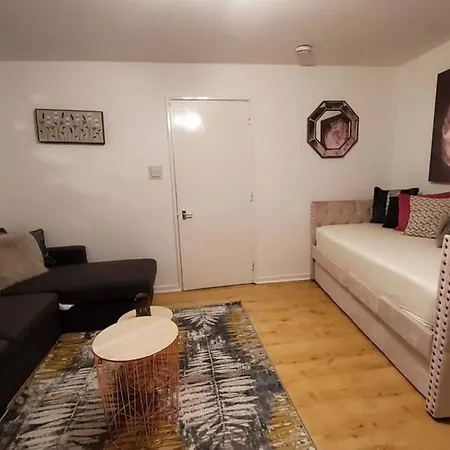 דירה Sleeps 6 On Separate Beds, 4 Smart Tvs, Netflix אדינבורו