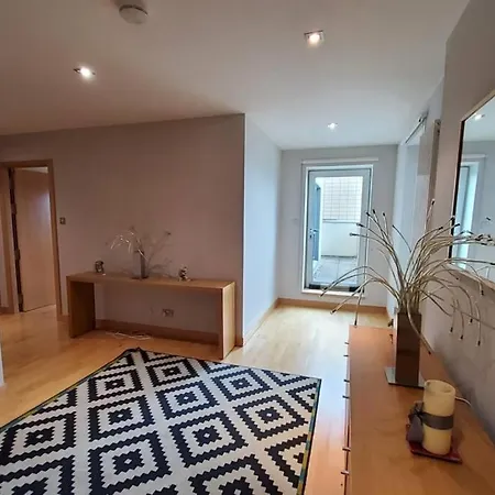 2 Bed Aprtmt- Waterfront, 5 Beds, Parking Apartman *