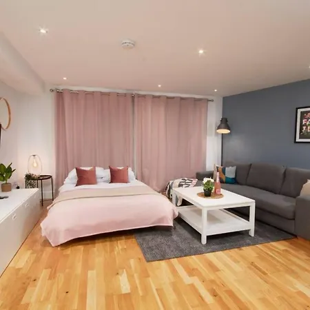 Stunning Townhouse // Sleeps 8 Holiday home *