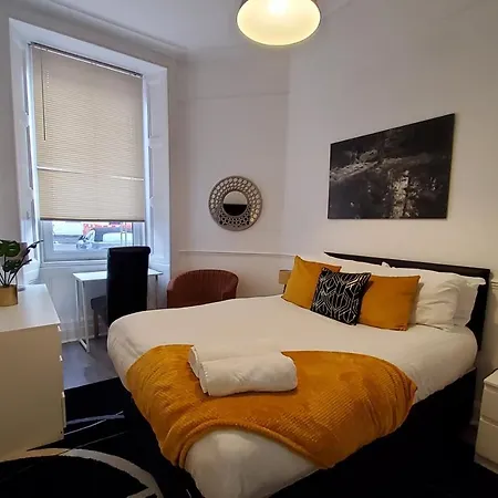 Leith Spectacular By Sensational Short Lets & Serviced With 6 Separate Beds & 2 Baths *