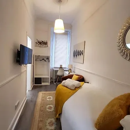 Leith Spectacular By Sensational Short Lets & Serviced With 6 Separate Beds & 2 Baths Apartmán Edinburgh