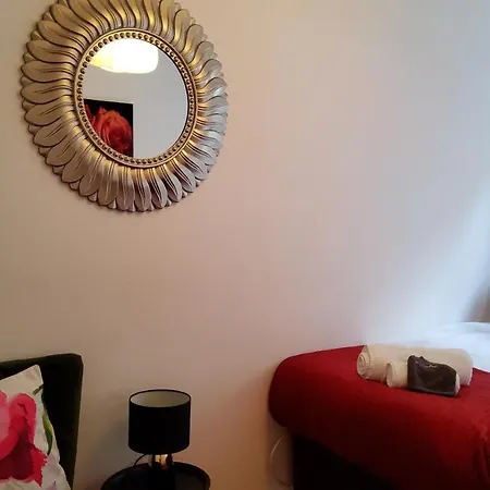 דירה Sleeps 6 On Separate Beds, 4 Smart Tvs, Netflix אדינבורו