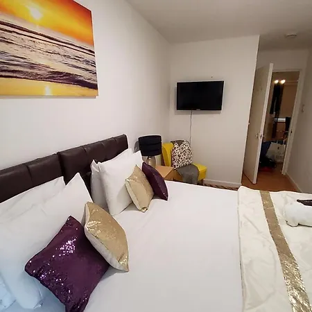 Sleeps 6 On Separate Beds, 4 Smart Tvs, Netflix