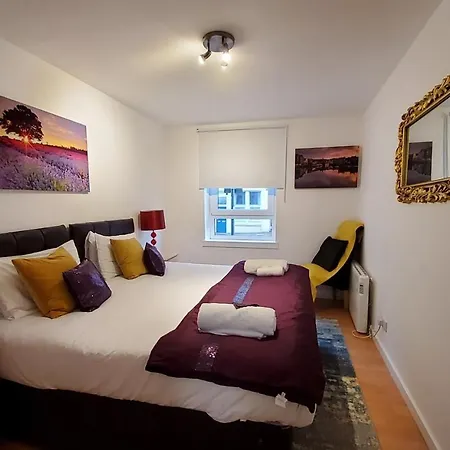 Sleeps 6 On Separate Beds, 4 Smart Tvs, Netflix דירה אדינבורו
