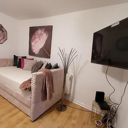 Sleeps 6 On Separate Beds, 4 Smart Tvs, Netflix דירה