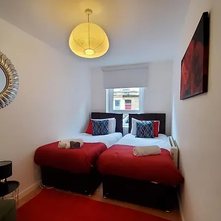 דירה Sleeps 6 On Separate Beds, 4 Smart Tvs, Netflix אדינבורו