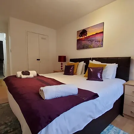 דירה Sleeps 6 On Separate Beds, 4 Smart Tvs, Netflix אדינבורו