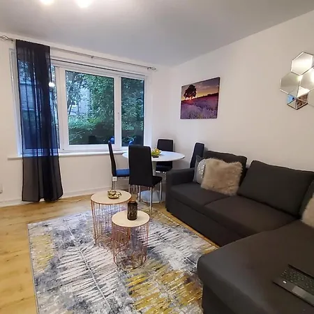 Apartment Sleeps 6 On Separate Beds, 4 Smart Tvs, Netflix *